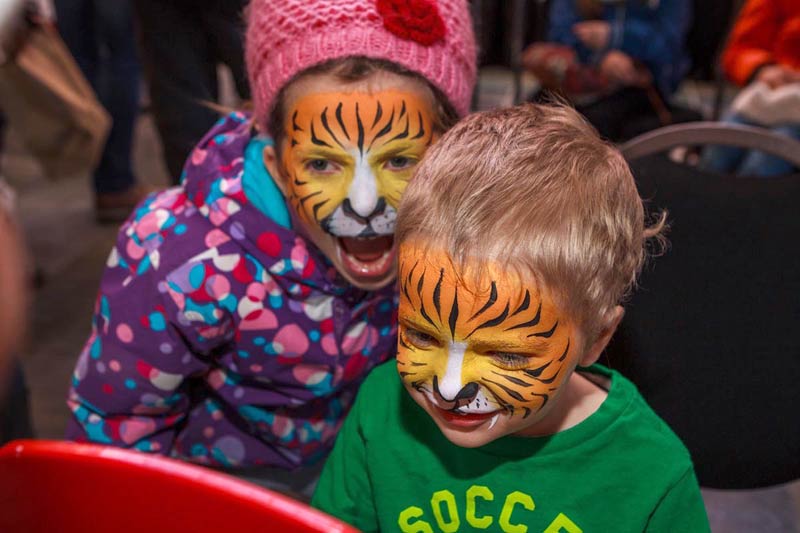 Nina Moore Wows Kids with her face painting